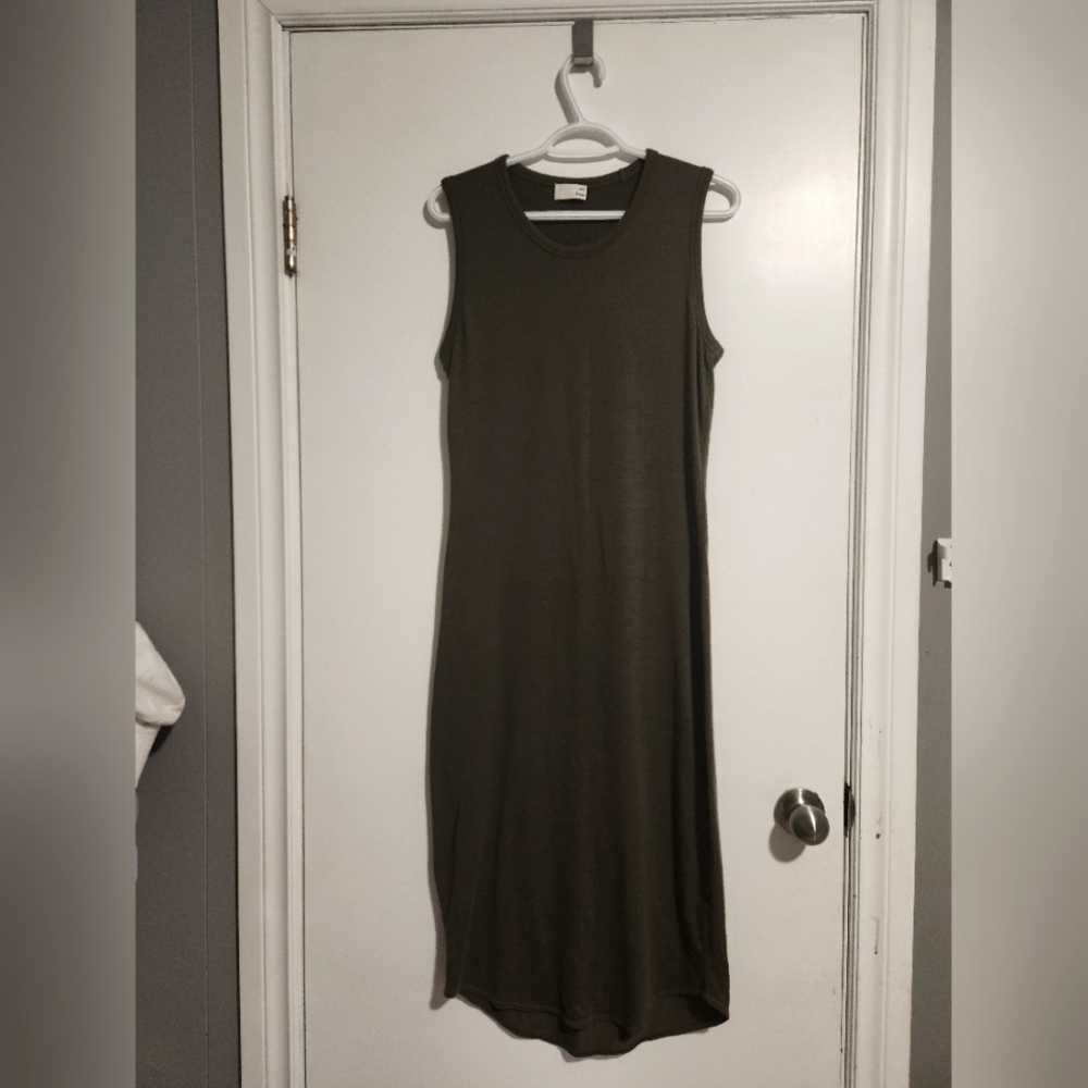 ✨️Aritzia/ Wilfred Free✨️ Olive Green Heathered Rayon Midi Dress